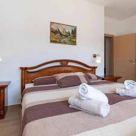 Vakantiehuis Two-bedroom In Ploce (Dubrovnik-Neretva)